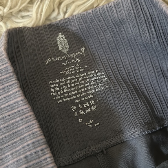 FP Movement High Rise 7/8 Good Karma Leggings & Matching Bra Tank - Picture 3 of 8